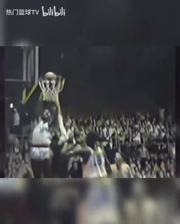 這是怪物嗎？張伯倫高中時期是怎么打球的？校園里的明星！