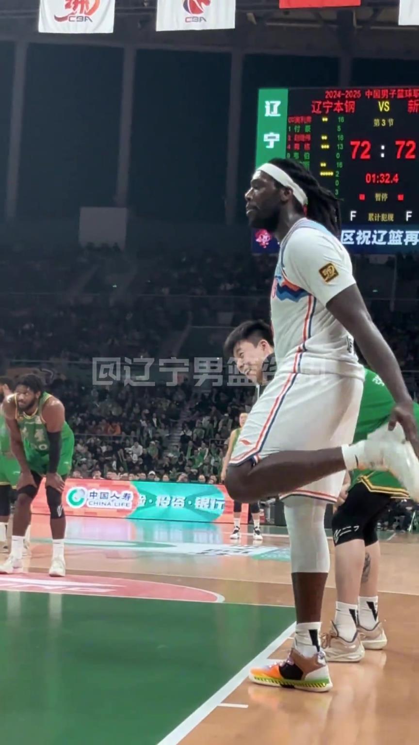 哈雷爾狂噴奧利弗：我會在澳洲干你小子！裁判吹T送他離場