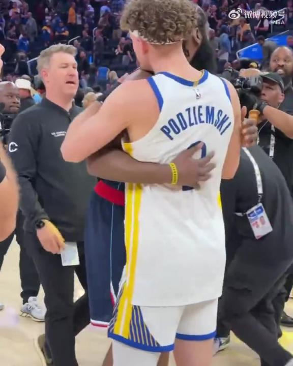 能打破附加賽不勝魔咒嗎？庫里賽后和哈登&小卡紛紛擁抱