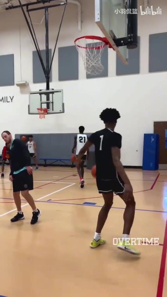 地表最強身體素質(zhì)？阿門扣籃簡直就像直升機起飛一樣！