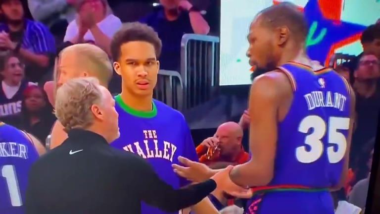 下課導火索？主帥布登此前抓住KD手臂要說什么，被一把甩開！