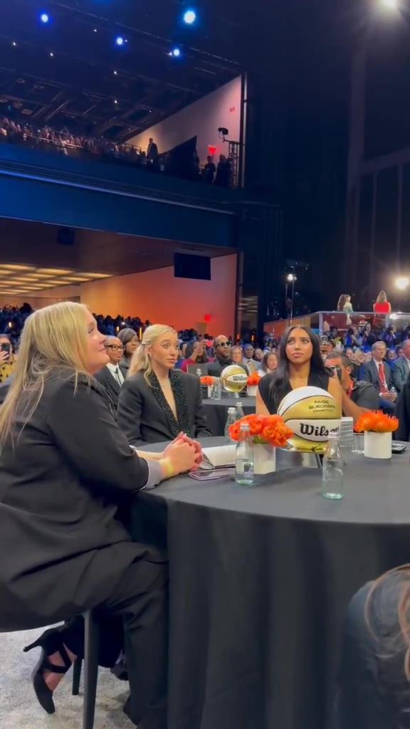 今天這穿搭，差點(diǎn)沒認(rèn)出來！佩奇-布克斯當(dāng)選WNBA狀元后十分淡定