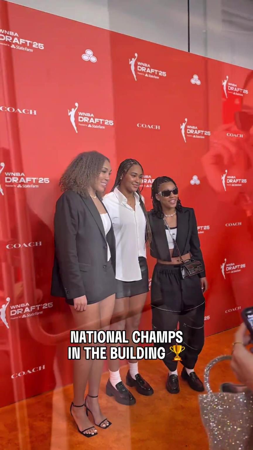 吧友們有喜歡的嗎？WNBA選秀大會上，到處都有靚麗的風(fēng)景線