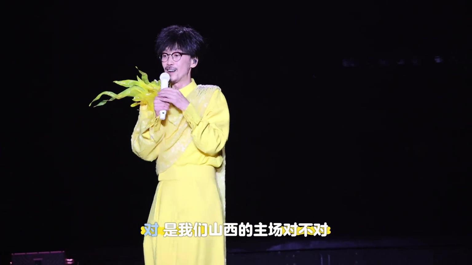 山西鬧他！周傳雄太原演唱會(huì)現(xiàn)場(chǎng)帶領(lǐng)歌迷為山西男籃加油助威